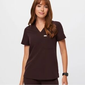 Figs Catarina One-Pocket Scrub Top - Espresso - L - Regular at Figs